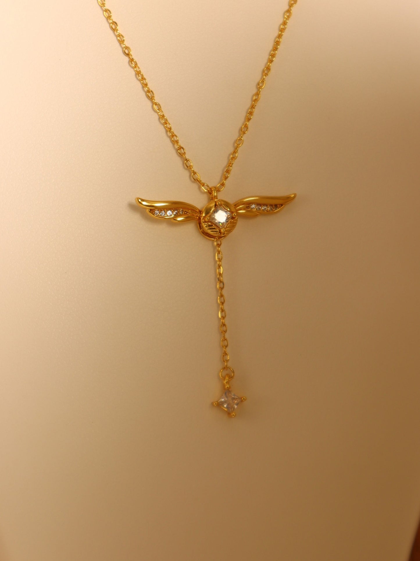 Aviara locket