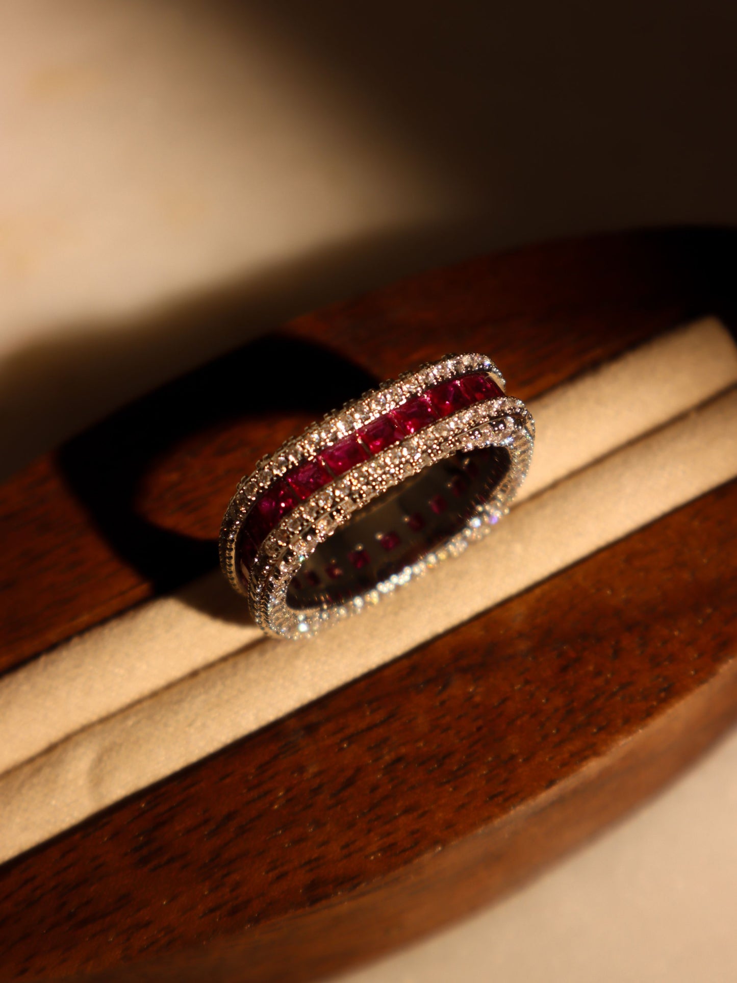 Vivienne ( Garnet red )