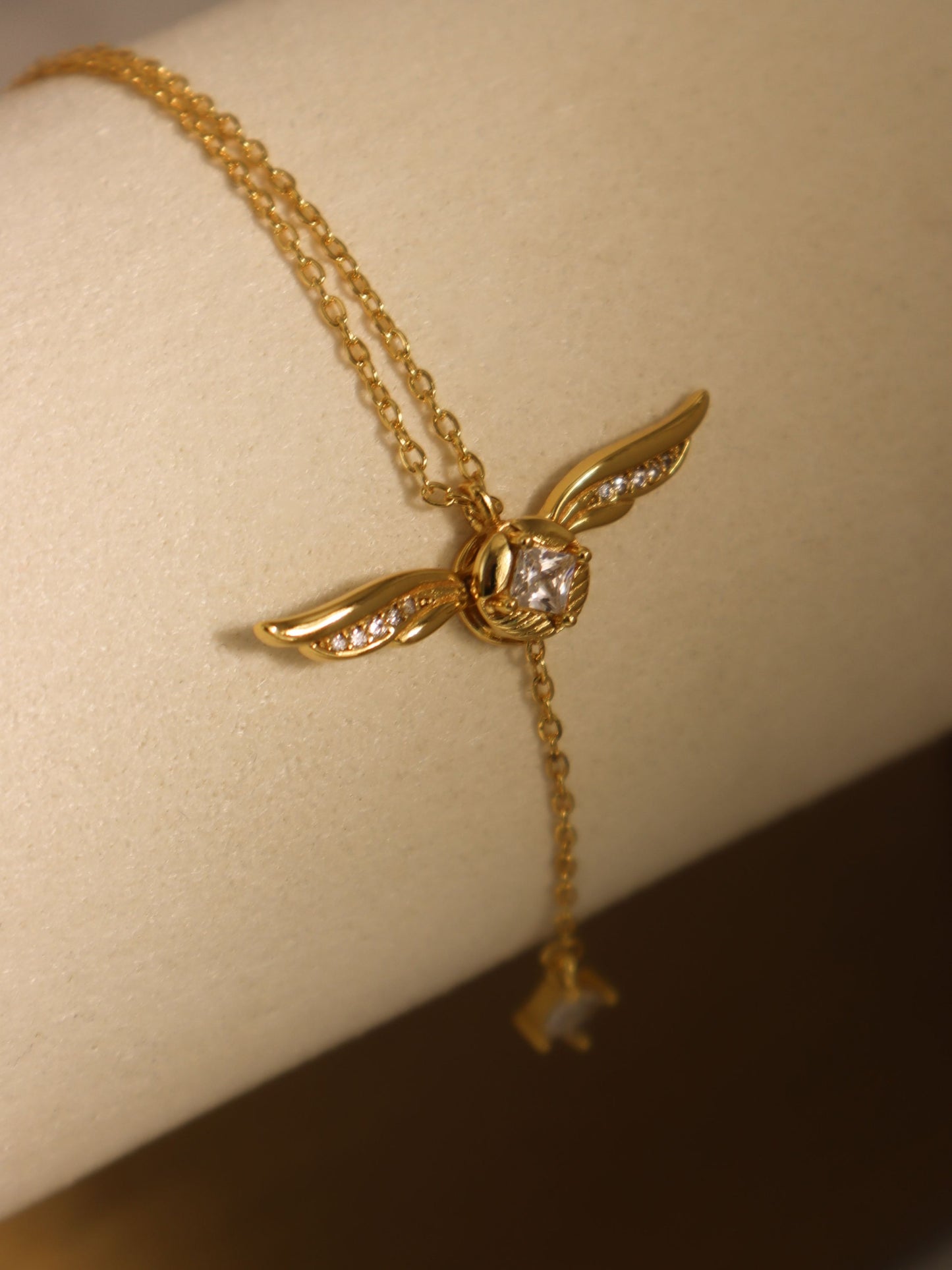 Aviara locket